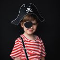 Chapeau de pirate et cache oculaire