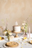 Bougie d'anniversaire Numéro '5', Blanche avec Pétales de Fleurs, 8 cm