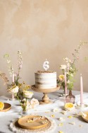 Bougie d'anniversaire Numéro '6', Blanche avec Pétales de Fleurs, 8 cm