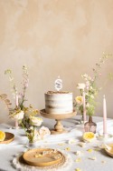 Bougie d'anniversaire Numéro '8', Blanche avec Pétales de Fleurs, 8 cm