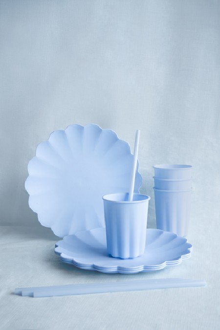 Assiettes en plastique...
