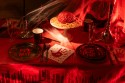 Assiettes en papier You're next, 23 cm, noir-rouge