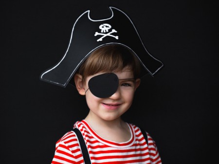 Chapeau de pirate et cache...