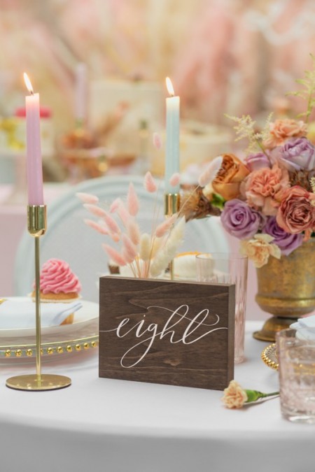 Numéro en bois sur table -...