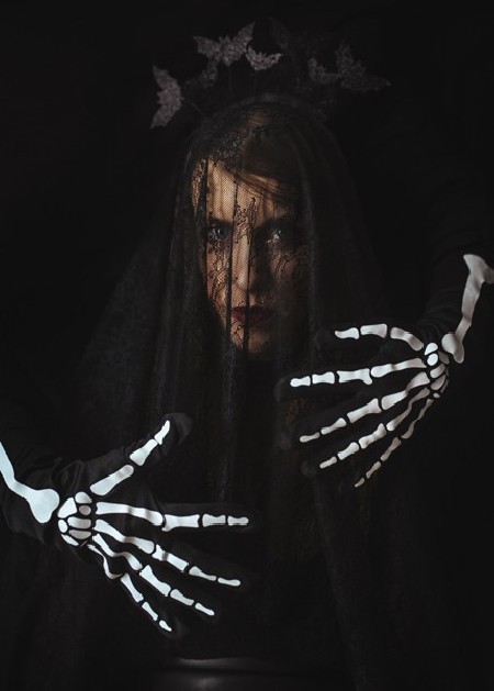 Gants brillants dans le...